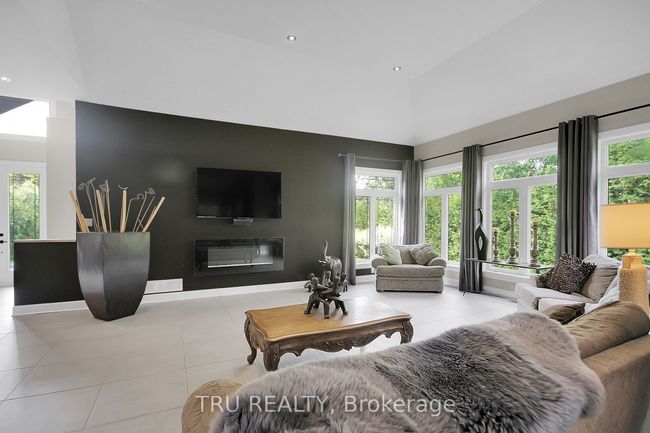 7909 Parkway Rd, House other with 5 bedrooms, 4 bathrooms and 20 parking in Metcalfe ON | Image 6