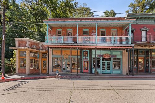 84 Spring St, Eureka Springs, AR, 72632-3105 | Card Image