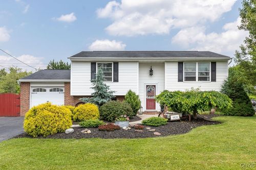 8424 Sweetmill Ln, Clay, NY, 13041-8710 | Card Image