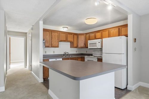 17 Hawthorne Cir, South Burlington, VT, 05403-8227 | Card Image