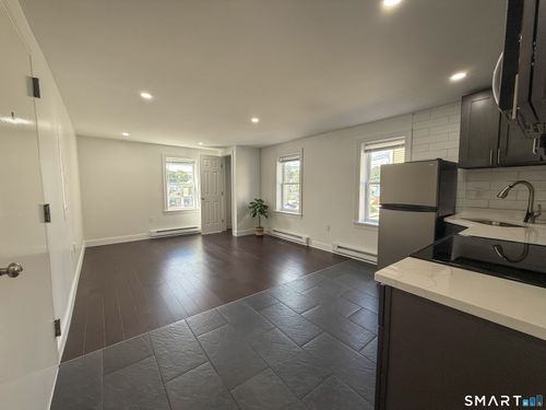 3-25 Brewer St, New London, CT, 06320-6098 | Card Image