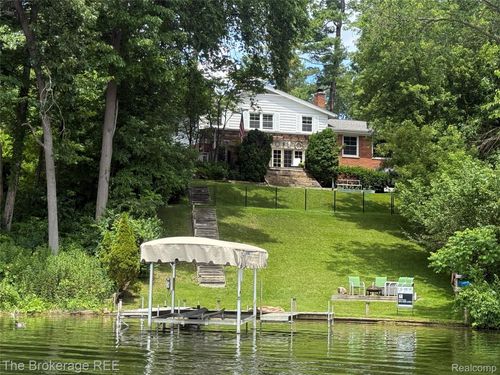 6311 Wellesley Ter, Clarkston, MI, 48346-2758 | Card Image
