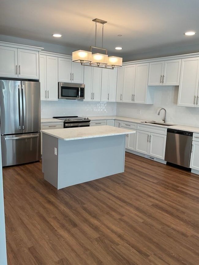 UNIT-28 - 285 Locust St, Townhouse with 2 bedrooms, 3 bathrooms and 1 parking in Woburn MA | Image 5