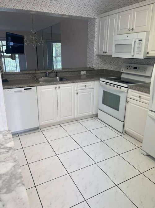 h407-9592 Weldon Cir, Tamarac, FL, 33321-0900 | Card Image