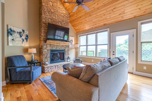 320 Floating Mill Rd, Silver Point, TN, 38582-8019 | Card Image