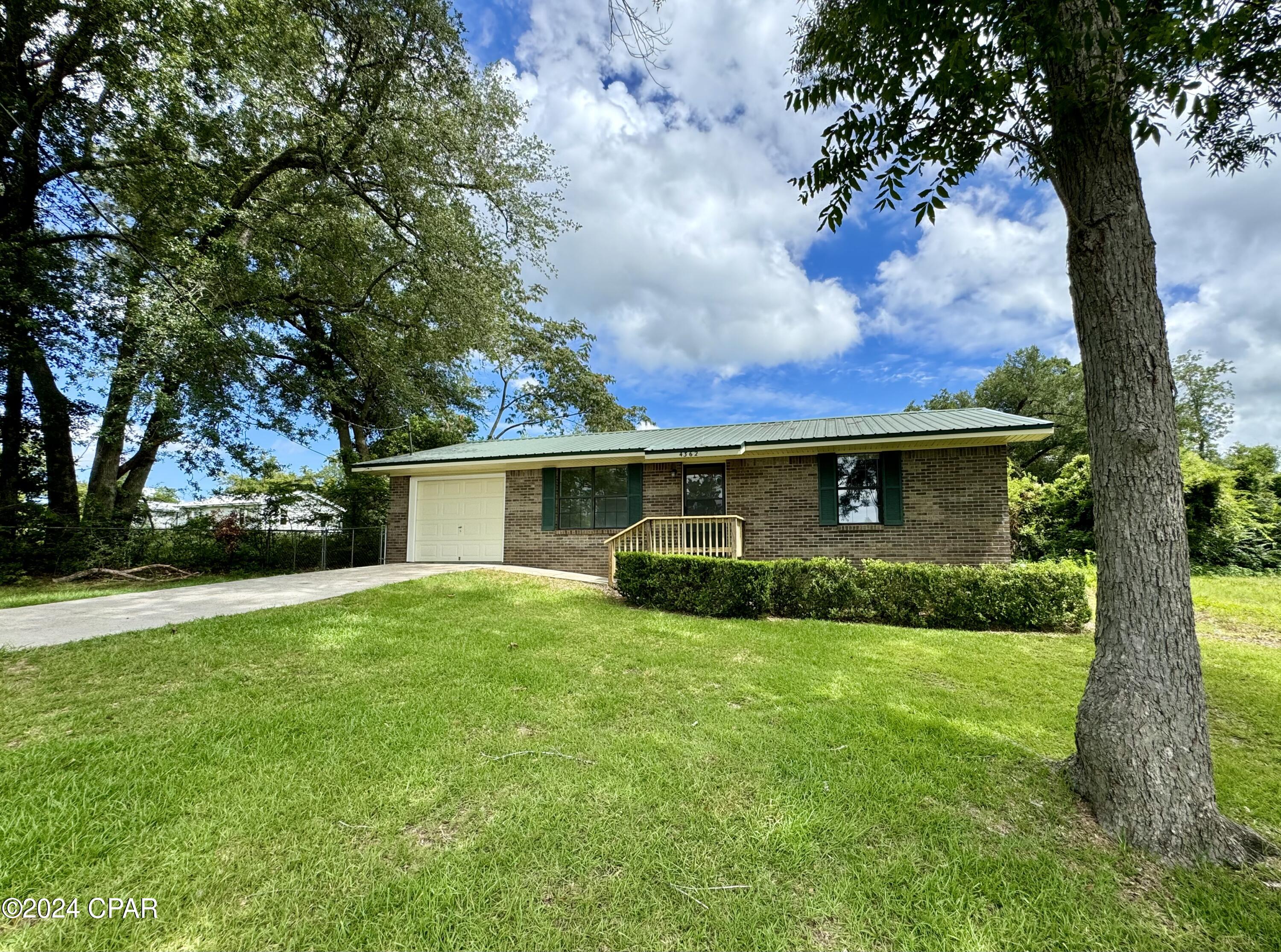 Dial St, Marianna, FL 32448