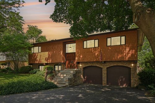 129 Kainer Ave, Barrington, IL, 60010-4642 | Card Image