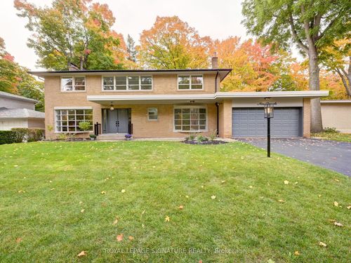 9 Pinevale Rd, Thornhill, ON, L3T1J5 | Card Image