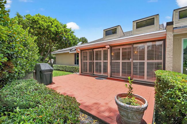6858 Fountains Cir, Condo with 3 bedrooms, 3 bathrooms and null parking in Lake Worth FL | Image 52