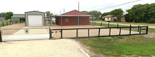 582 Peach Ave, Matagorda, TX, 77457 | Card Image