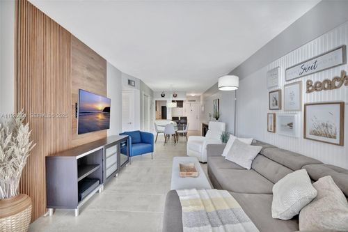 apt-204-300 Golden Isles Dr, Hallandale Beach, FL, 33009-5814 | Card Image