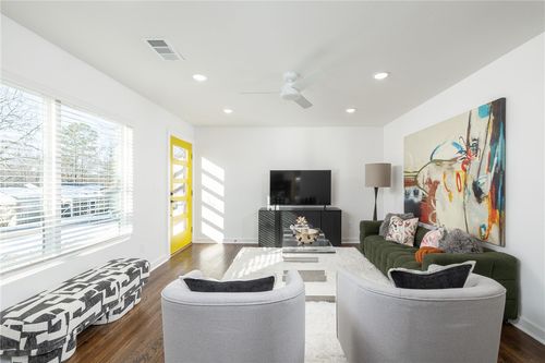 568 E Rebecca St, Fayetteville, AR, 72701-3539 | Card Image