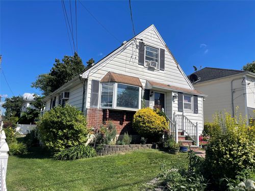 32 Edgewood Rd, Port Washington, NY, 11050-1508 | Card Image