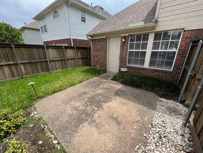 Enclosed Back Yard | Image 36