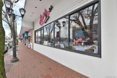 31 S Middle Neck Rd, Great Neck, NY, 11021-3455 | Card Image