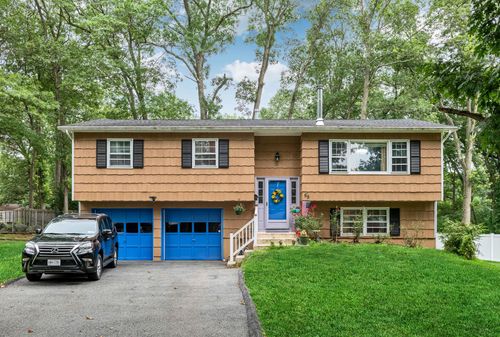 95 Hillside Ave, Suffern, NY, 10901-6827 | Card Image