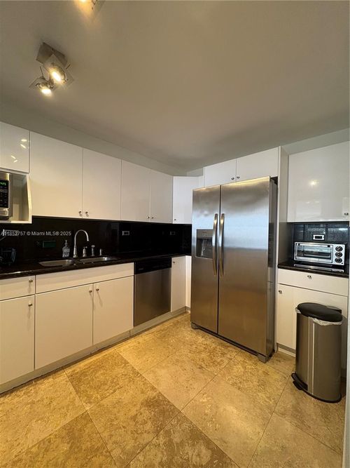 apt-409-6039 Collins Ave, Miami Beach, FL, 33140-2212 | Card Image