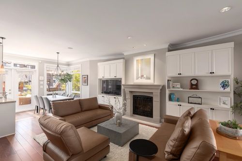 227 E 17th St, North Vancouver, BC, V7L2V8 | Card Image