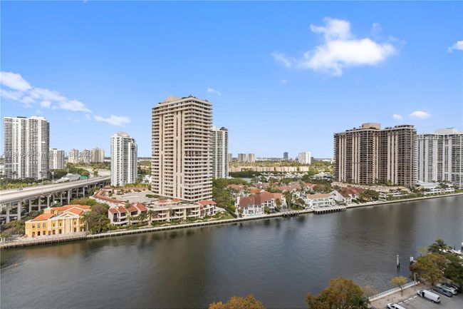 7 - 19390 Collins Ave, Condo with 2 bedrooms, 2 bathrooms and null parking in Sunny Isles Beach FL | Image 6