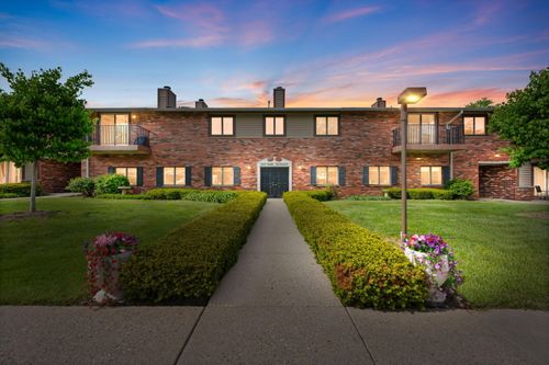 N84W15979 Menomonee Ave, Menomonee Falls, WI, 53051-3075 | Card Image
