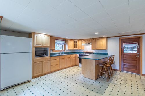 46 Duchess Ave, Newport, VT, 05855-5519 | Card Image