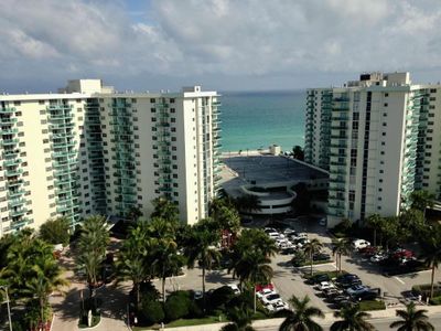 1716 - 3800 S Ocean Dr, Condo with 2 bedrooms, 2 bathrooms and null parking in Hollywood FL | Image 1