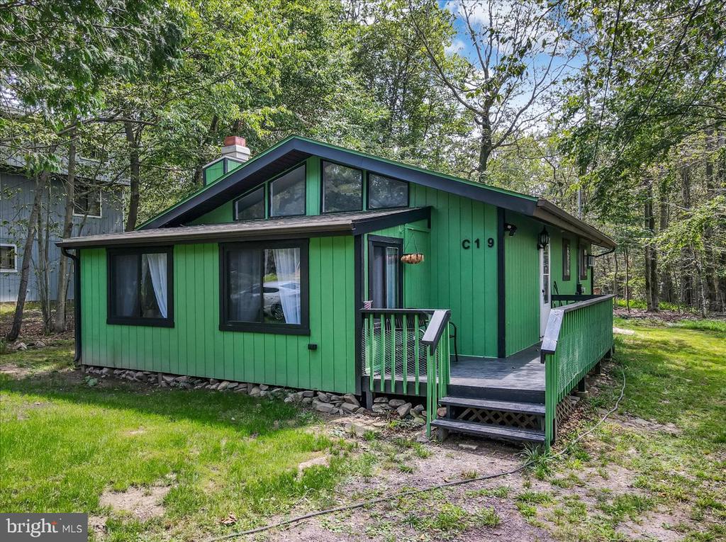Briarwood Dr, Tobyhanna, PA 18466