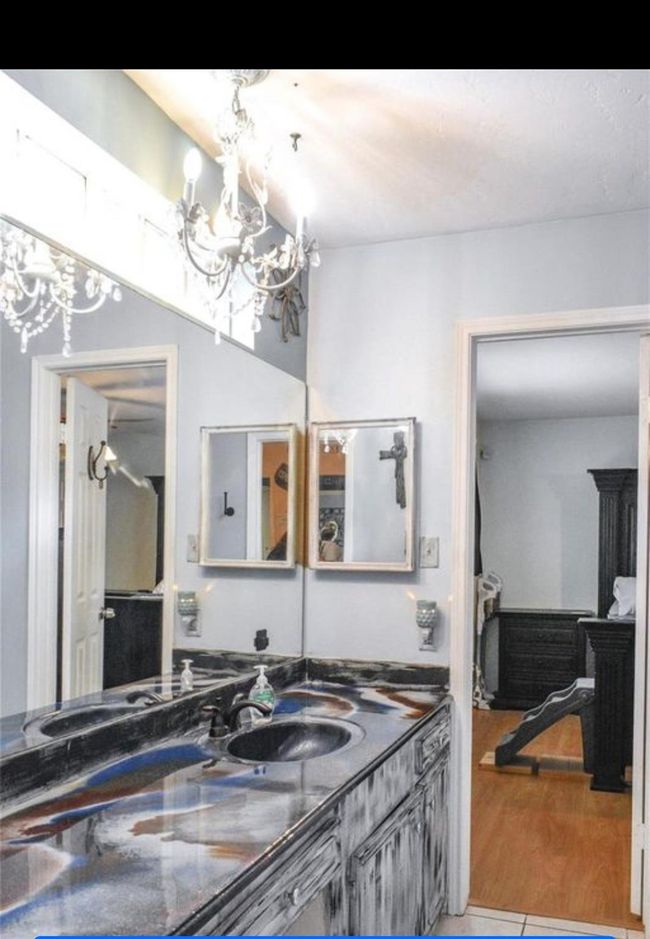 Primary Bathroom | Image 16