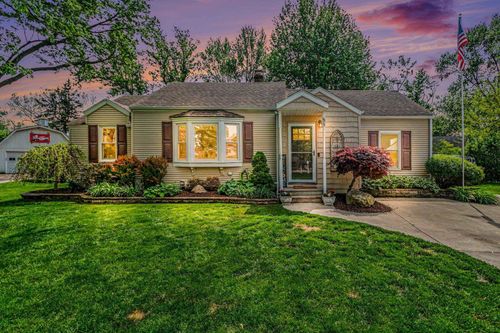 88 Hill Circle Dr, Waterford, MI, 48328-3222 | Card Image