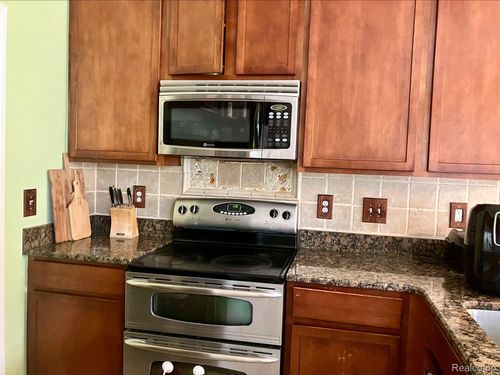 2130 Preserve Cir E, Canton, MI, 48188 | Card Image