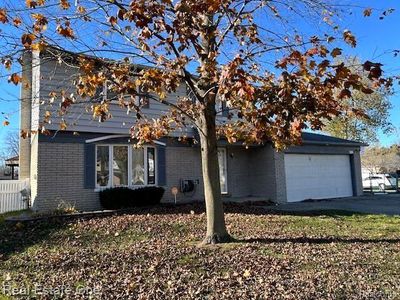 35923 Tami Lane, Home with 4 bedrooms, 1 bathrooms and null parking in Clinton Twp MI | Image 2