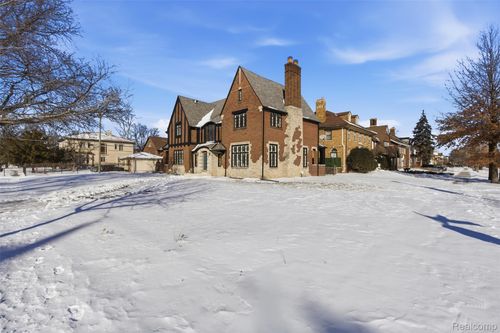 9500 La Salle Blvd, Detroit, MI, 48206-1725 | Card Image