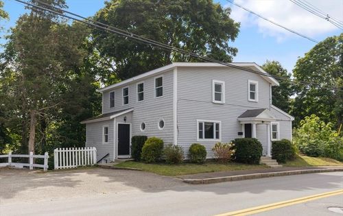 7 Newbridge St, Hingham, MA, 02043-2640 | Card Image