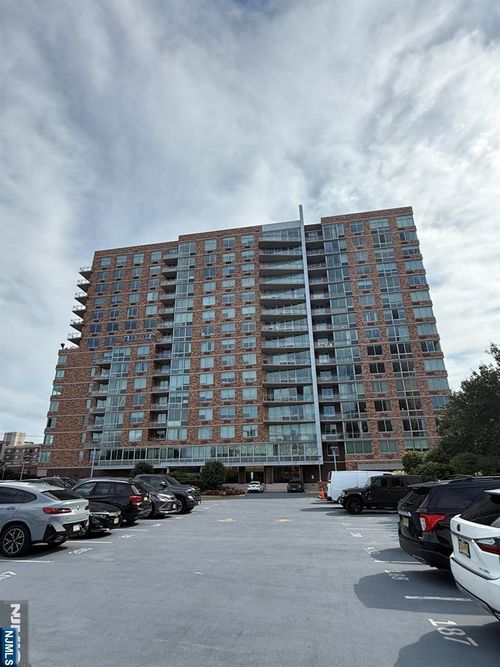 707 Hudson Park, Edgewater, NJ, 07020-1498 | Card Image