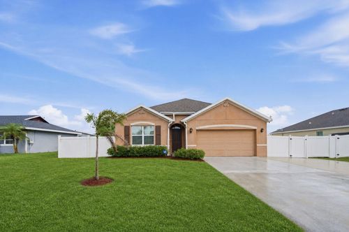 428 Se Fairchild Ave, Port St. Lucie, FL, 34984-5138 | Card Image