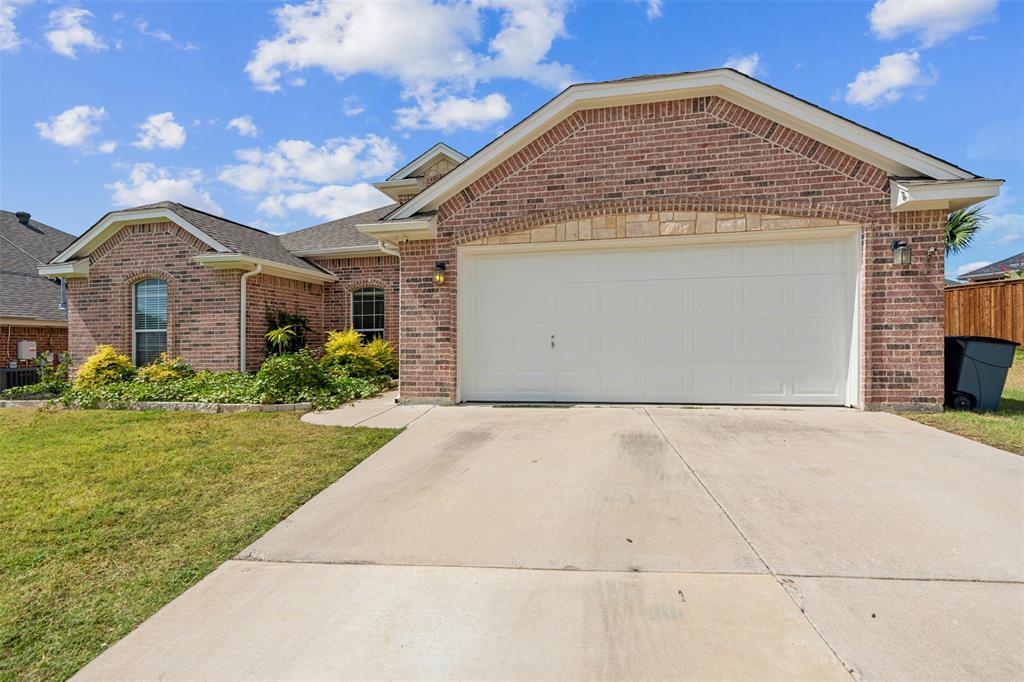 Grace Ln, Saginaw, TX 76179