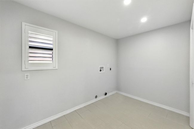 Utility/Laundry room with washer/dryer hook ups | Image 34