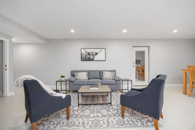 12 Sunset Ave, House other with 5 bedrooms, 2 bathrooms and 8 parking in Warwick ON | Image 21