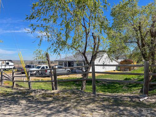 1576 N State Line Rd, Homedale, ID, 83628-3746 | Card Image