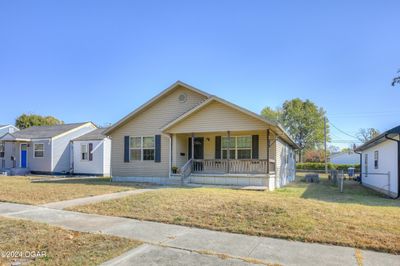 207 S Forest Avenue, House other with 3 bedrooms, 2 bathrooms and null parking in Joplin MO | Image 3