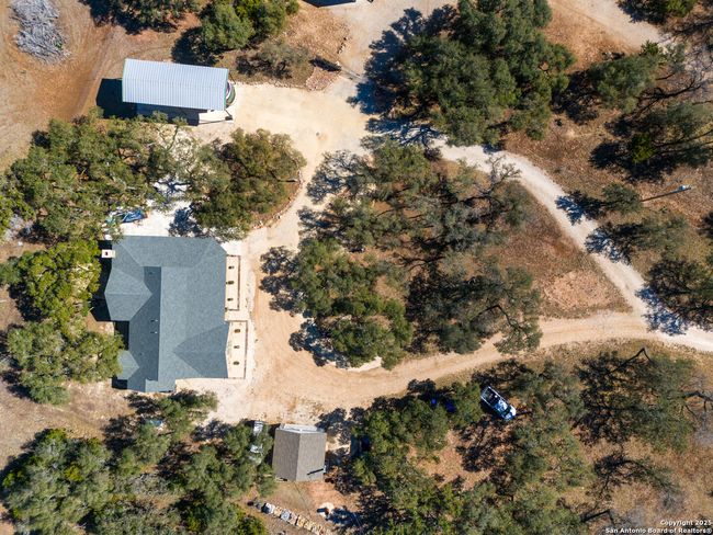 381 Camino Primero, House other with 3 bedrooms, 2 bathrooms and null parking in Leakey TX | Image 54