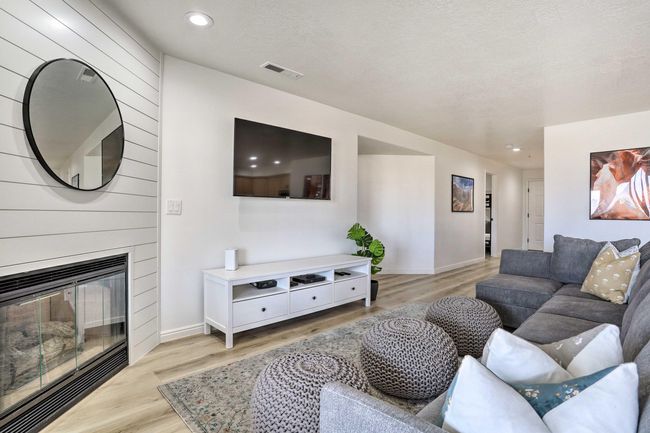 Living Room | Image 6