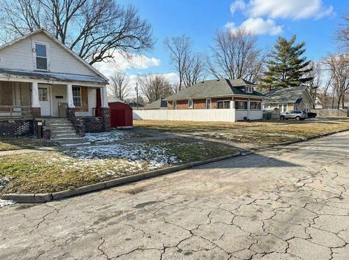 2516 Pine Ave, Mattoon, IL, 61938-3733 | Card Image