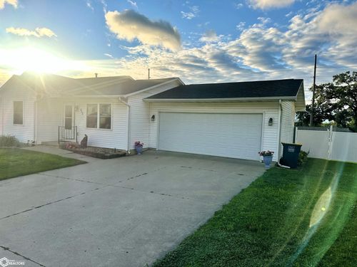 412 3rd St, Victor, IA, 52347-7716 | Card Image