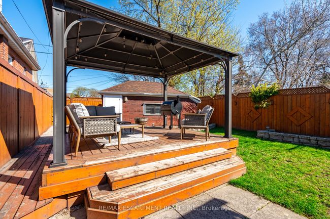 114 London St N, House other with 3 bedrooms, 2 bathrooms and 2 parking in Hamilton ON | Image 32