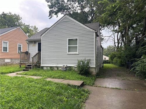 6841 Walrond Ave, Kansas City, MO, 64132-3045 | Card Image