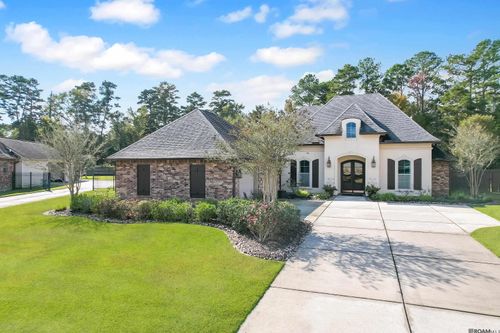 8042 Superior Dr, Denham Springs, LA, 70726-6282 | Card Image