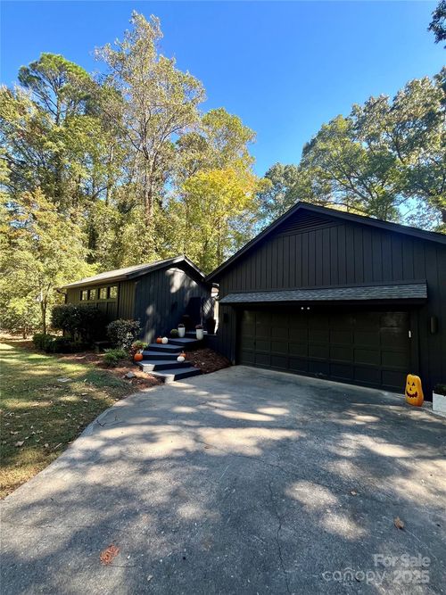 2 Crowders Rdg, Lake Wylie, SC, 29710-8929 | Card Image