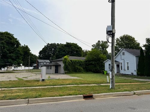 213 Main St, Fenton, MI, 48430-2129 | Card Image