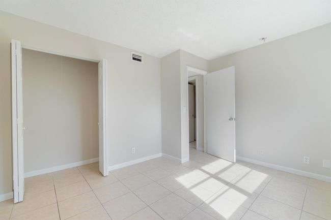 APT-314 - 120 Sparrow Dr, Condo with 2 bedrooms, 2 bathrooms and null parking in Royal Palm Beach FL | Image 8